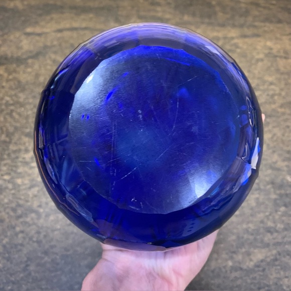 VINTAGE | Blue Glass Ruffle Vase - Picture 4 of 7